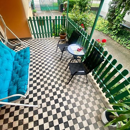 Grany'S Retro Guesthouse Near Budapest Airport Vecsés Eksteriør billede