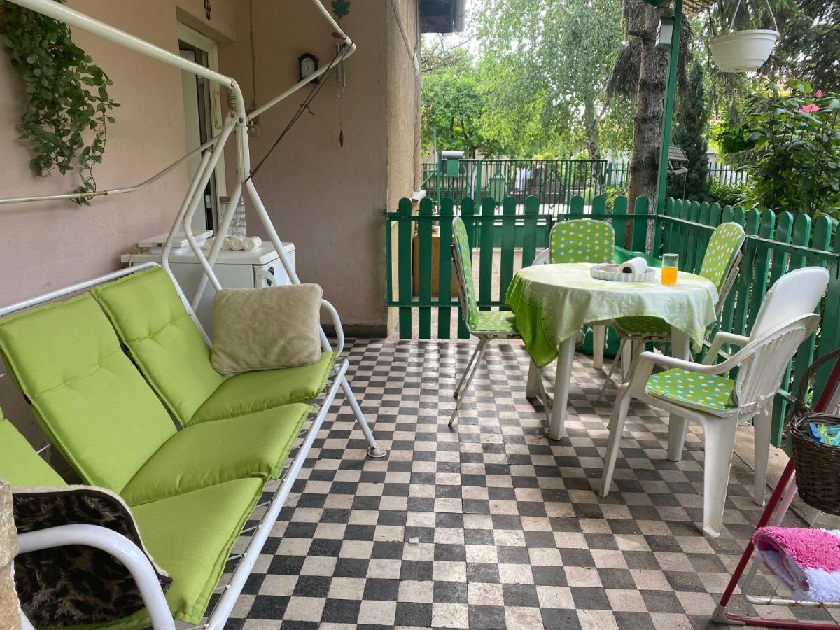 Grany'S Retro Guesthouse Near Budapest Airport Vecsés Eksteriør billede