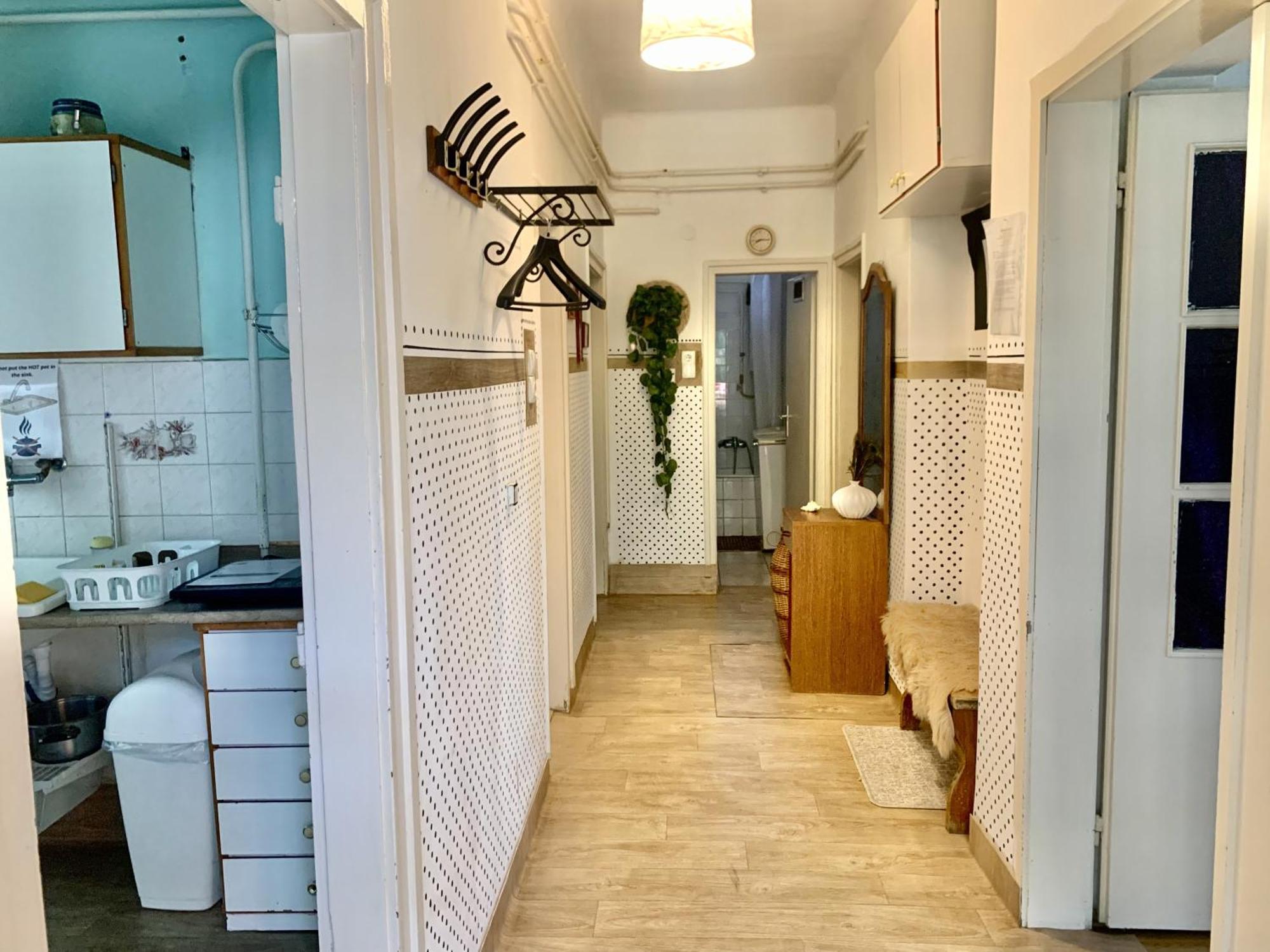 Grany'S Retro Guesthouse Near Budapest Airport Vecsés Eksteriør billede