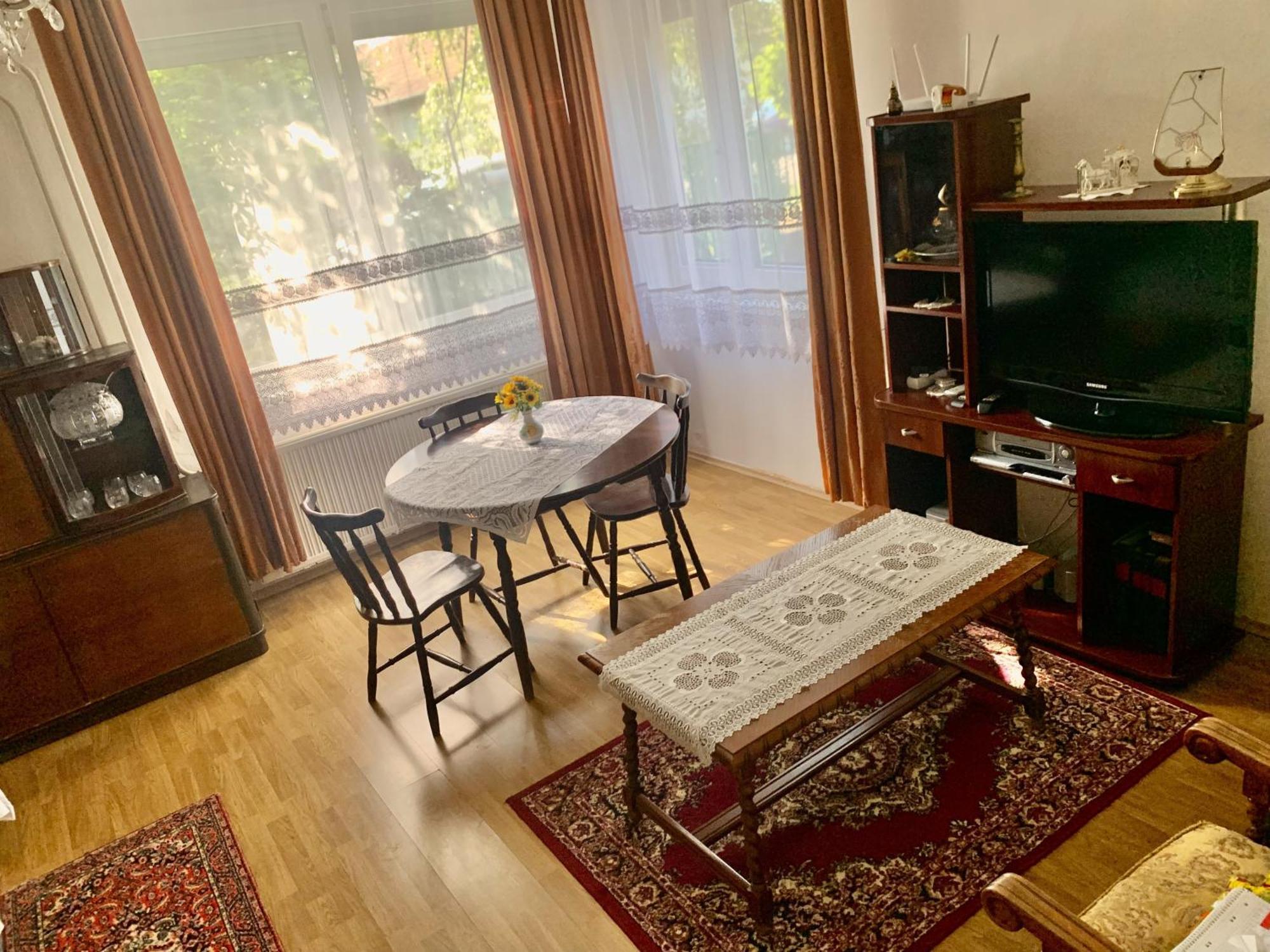 Grany'S Retro Guesthouse Near Budapest Airport Vecsés Eksteriør billede