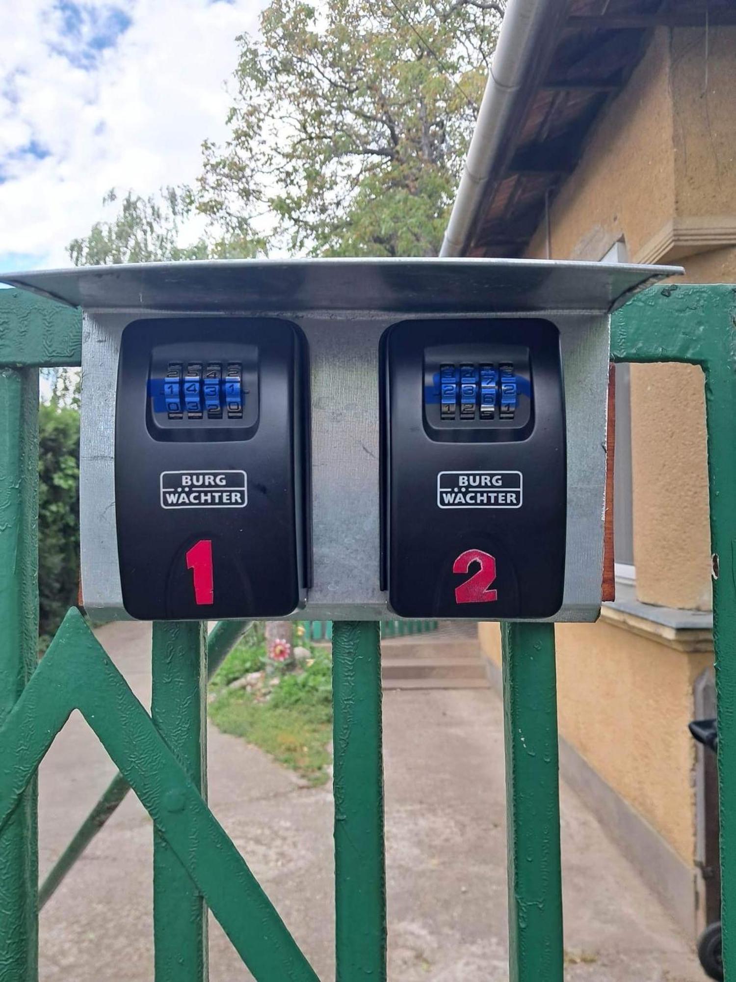 Grany'S Retro Guesthouse Near Budapest Airport Vecsés Eksteriør billede