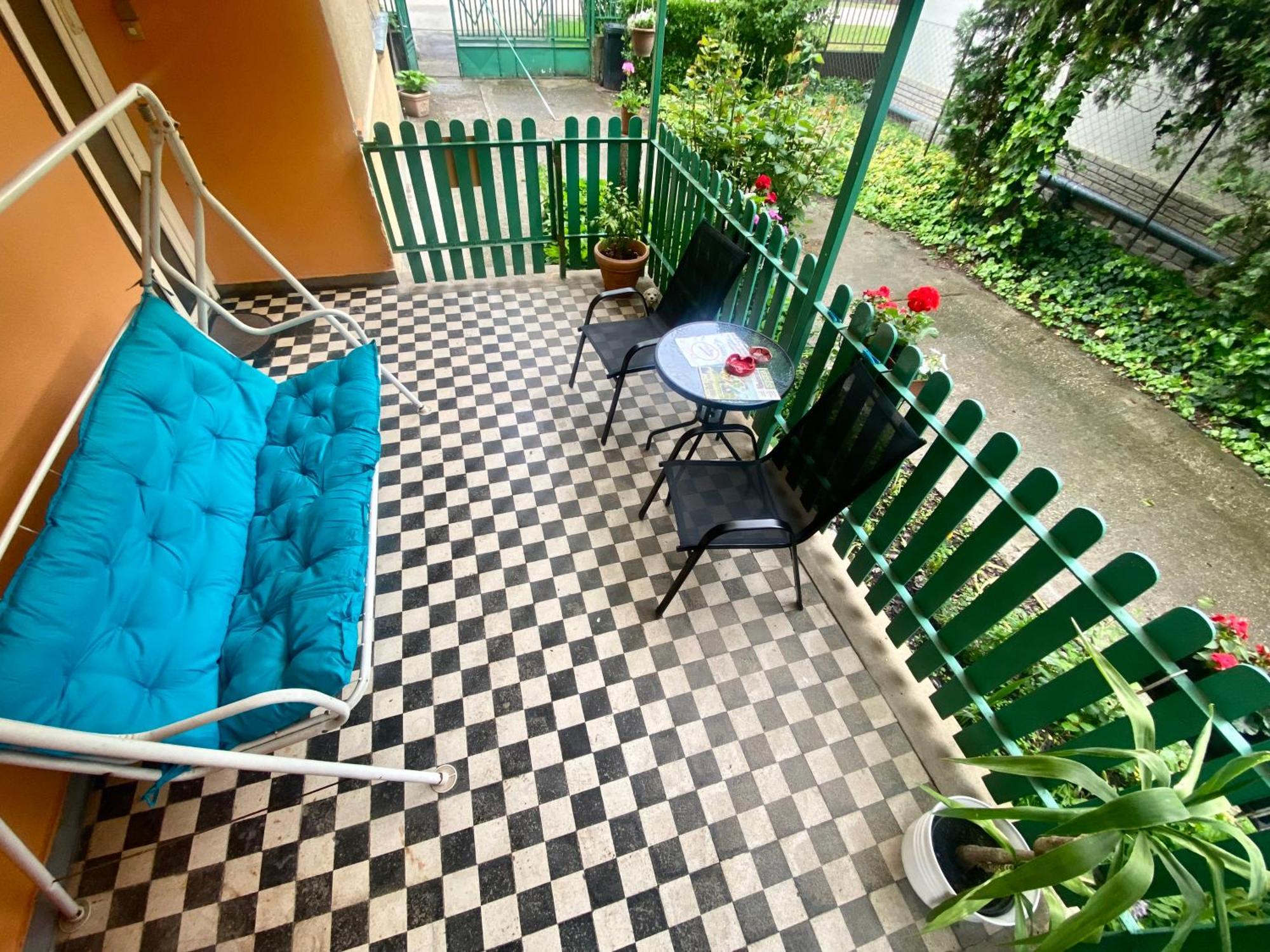 Grany'S Retro Guesthouse Near Budapest Airport Vecsés Eksteriør billede